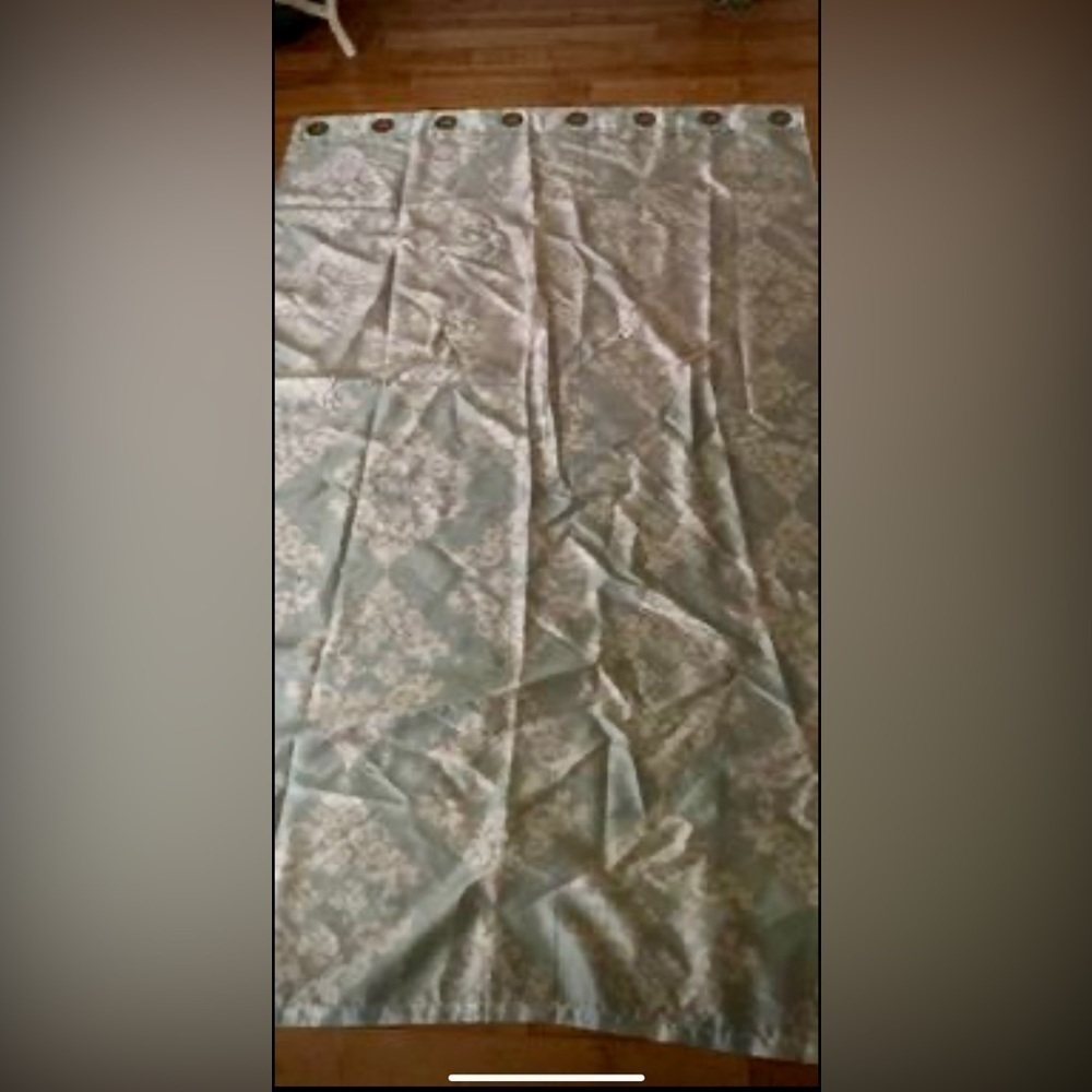 4 panels 80x54 light blue and white shabby chic design like new